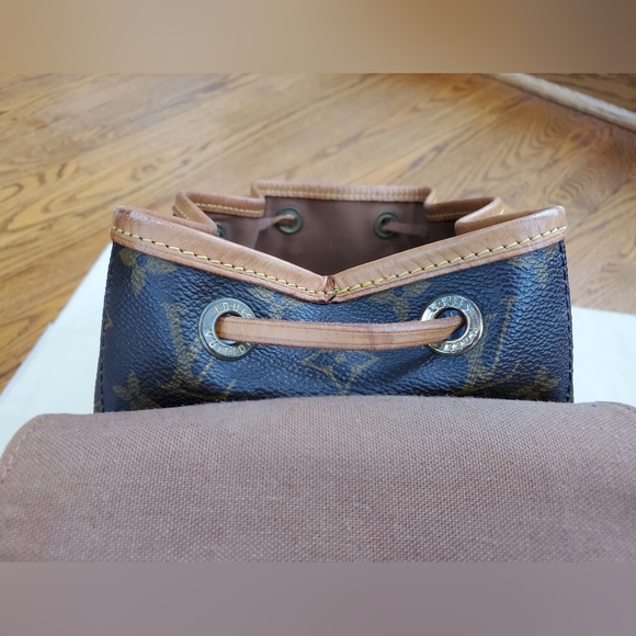 Louis Vuitton Montsouris MM Backpack - Picture 15 of 16